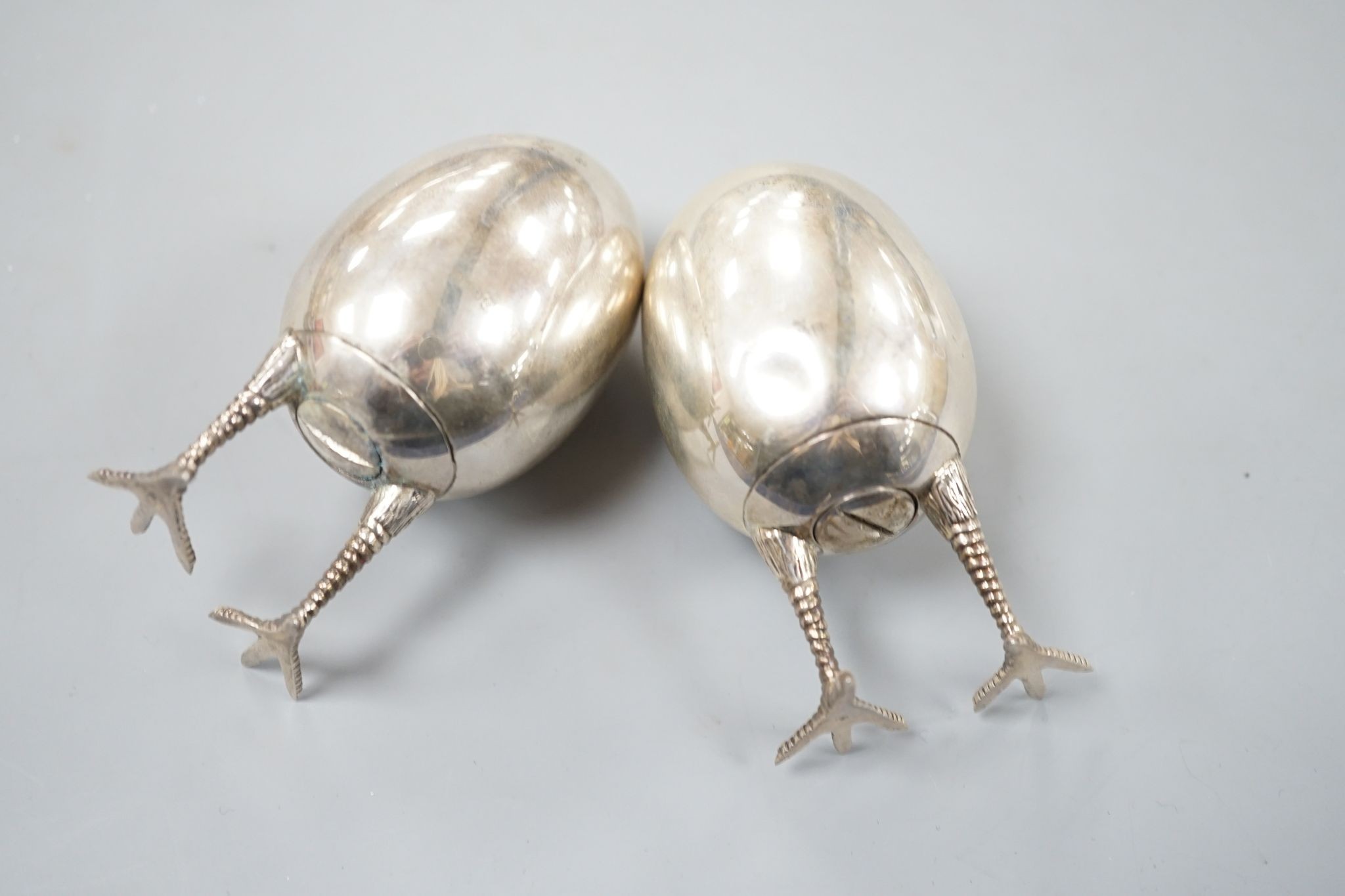 A pair of modern silver eggs on legs pepper and salt condiments, Francis Howard Ltd, London, 2015, 76mm, 124 grams.